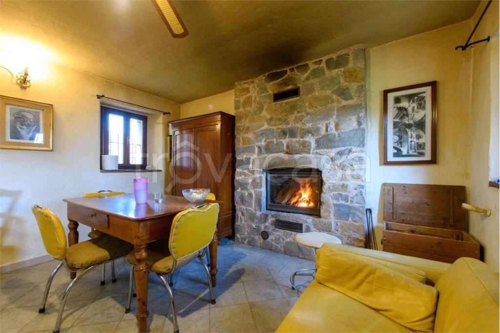 casa indipendente in vendita a Baiso in zona Borgo Visignolo