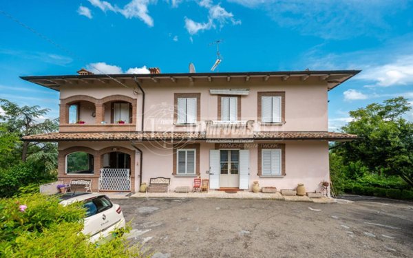 casa indipendente in vendita a Baiso in zona Villa