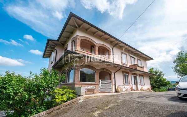 casa indipendente in vendita a Baiso in zona Villa