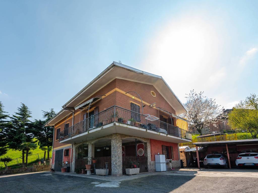 casa indipendente in vendita a Baiso in zona Villa