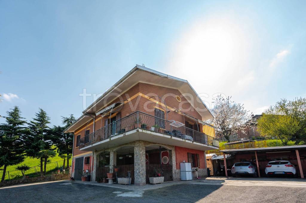 casa indipendente in vendita a Baiso in zona Cassinago