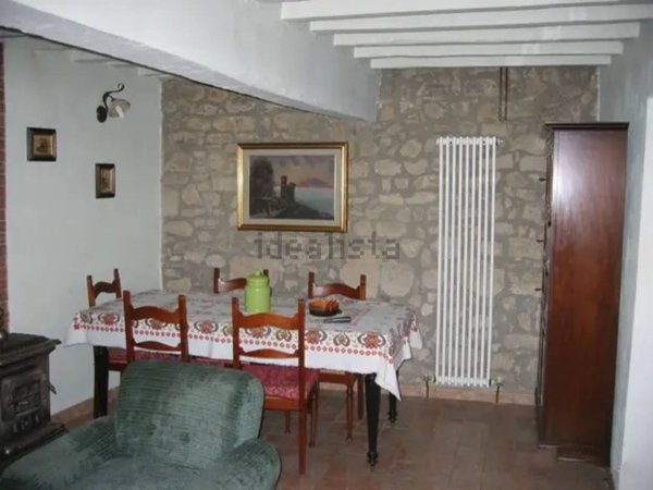 casa indipendente in vendita a Baiso in zona Villa