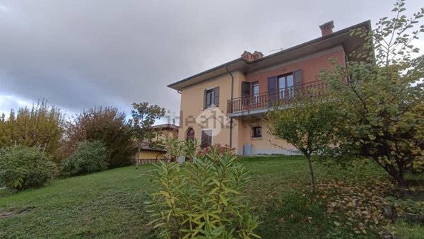 casa indipendente in vendita a Baiso in zona Villa