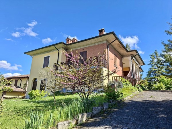 casa indipendente in vendita a Baiso in zona Villa