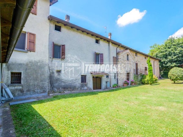 casa indipendente in vendita a Baiso