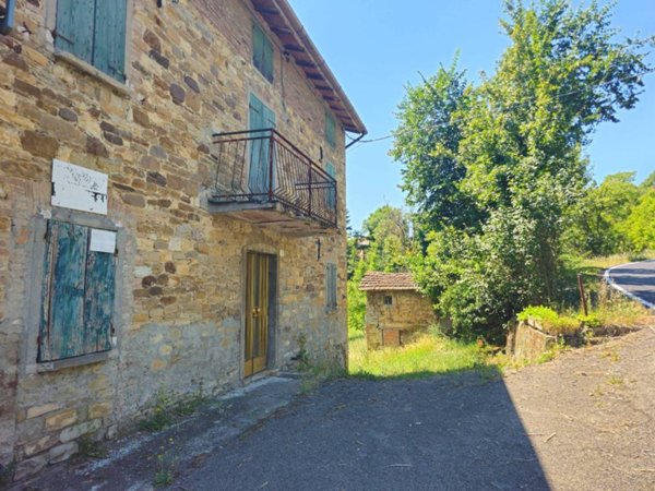 casa indipendente in vendita a Baiso in zona Fontanella