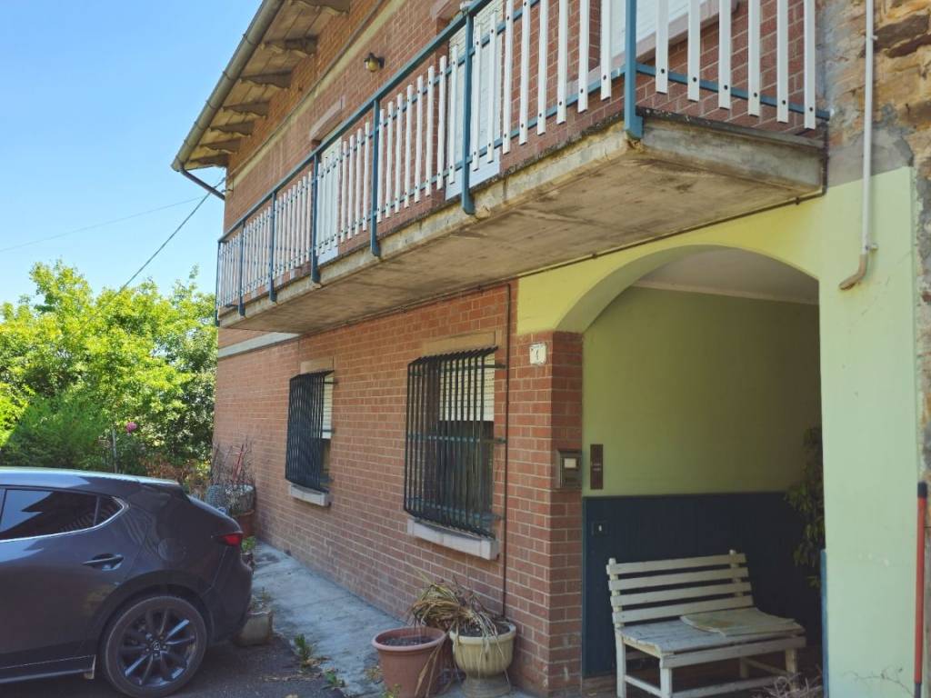 appartamento in vendita a Baiso in zona Fontanella