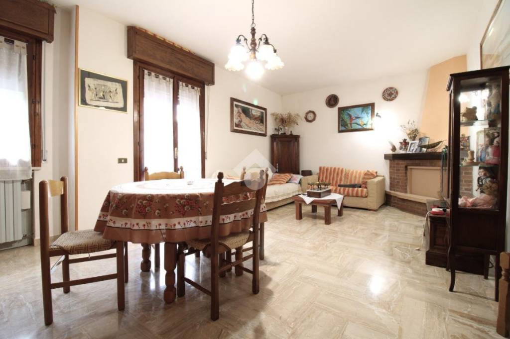 appartamento in vendita a Baiso in zona Fontanella