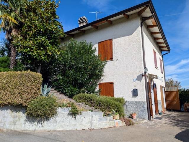 casa indipendente in vendita a Baiso in zona Villa