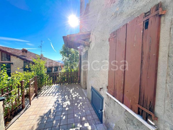 casa indipendente in vendita a Baiso in zona Villa