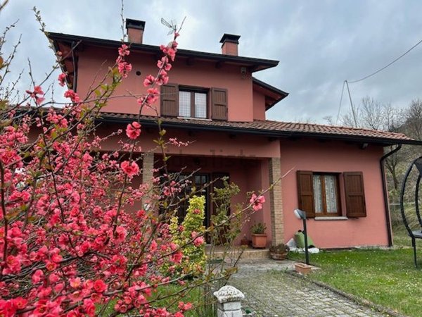 casa indipendente in vendita a Baiso