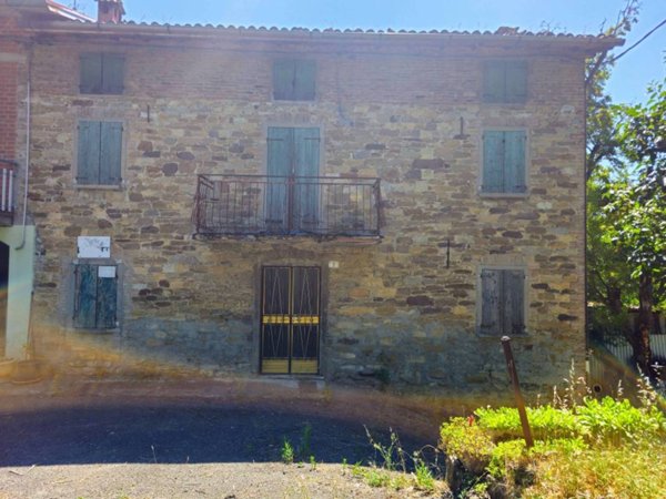casa indipendente in vendita a Baiso in zona Fontanella