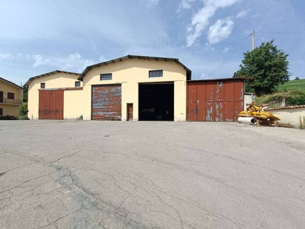 locale commerciale in vendita a Baiso