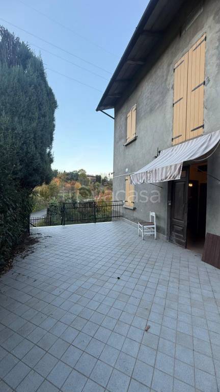 casa indipendente in vendita a Baiso in zona Villa