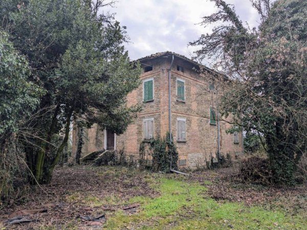 casa indipendente in vendita a Baiso in zona Teneggia