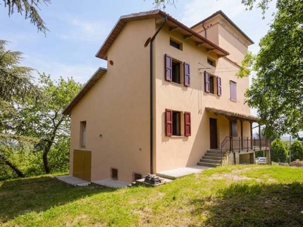 casa indipendente in vendita a Baiso in zona Casale