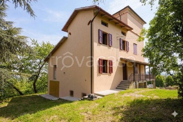 casa indipendente in vendita a Baiso in zona Casale