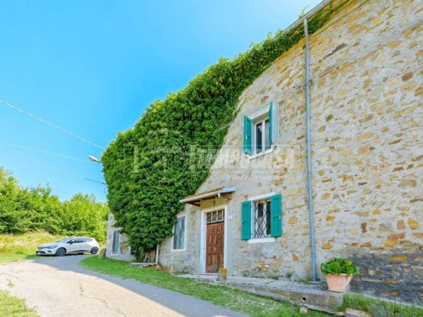casa indipendente in vendita a Baiso in zona Casale
