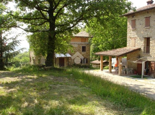 casa indipendente in vendita a Baiso in zona Ponte Secchia