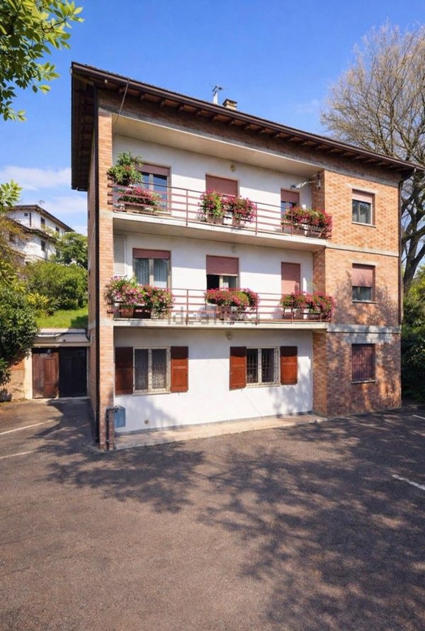 appartamento in vendita a Baiso in zona Montipò