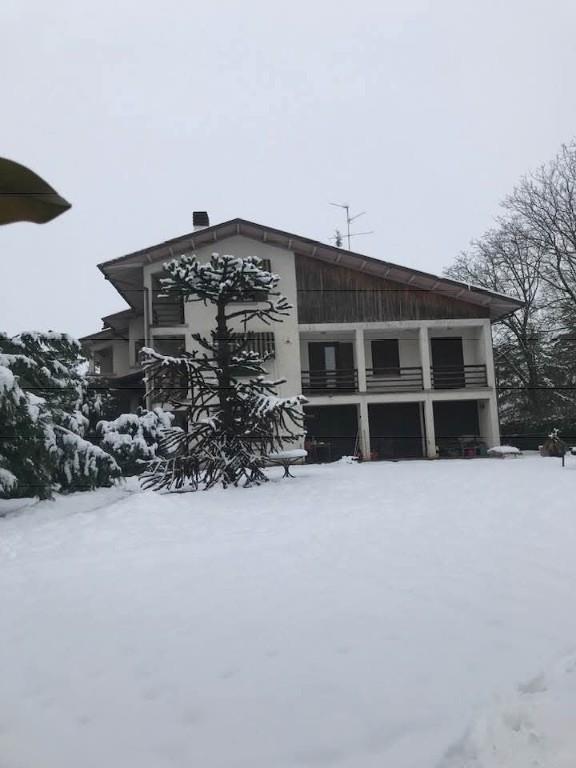 casa indipendente in vendita a Baiso in zona Castelvecchio