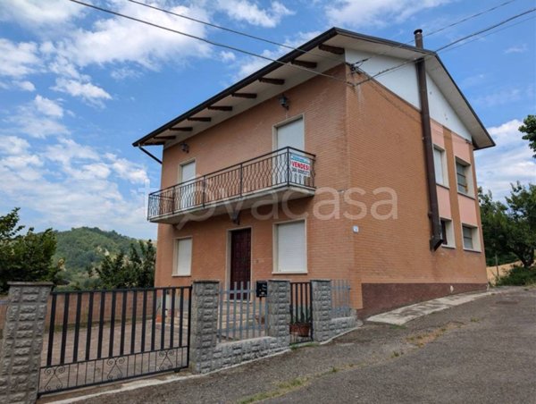 casa indipendente in vendita a Baiso in zona Ca' Talami