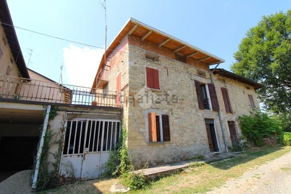 casale in vendita a Baiso in zona Villa