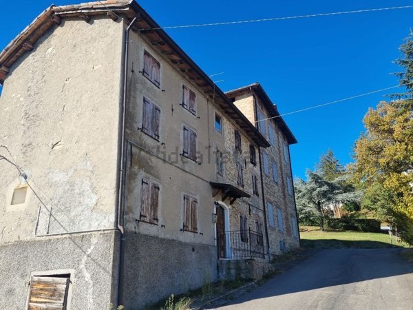 casa semindipendente in vendita a Baiso in zona Montipò