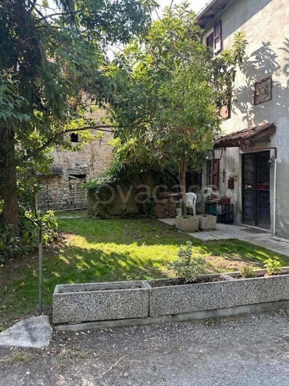 casa indipendente in vendita a Baiso in zona Casale