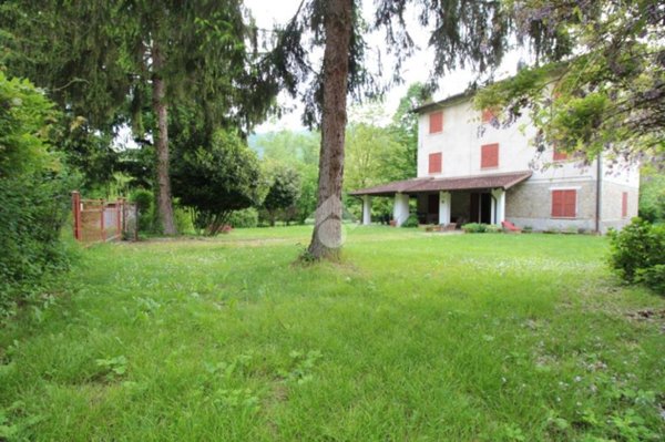 casa indipendente in vendita a Baiso in zona Villa