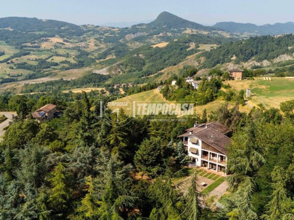 casa indipendente in vendita a Baiso in zona Villa