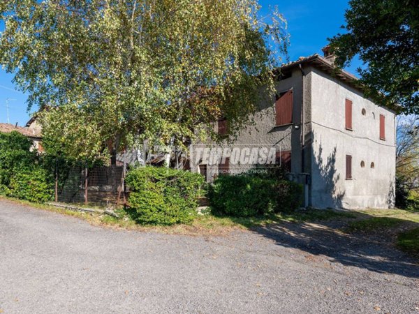 appartamento in vendita a Baiso in zona Castelvecchio
