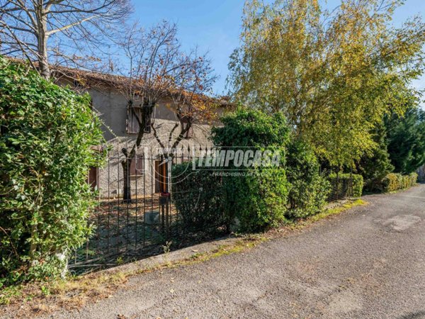 appartamento in vendita a Baiso in zona Castelvecchio