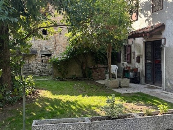 casa indipendente in vendita a Baiso in zona Casale