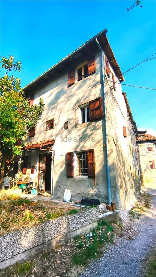 appartamento in vendita a Baiso in zona Villa