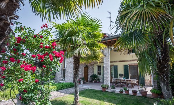 casa indipendente in vendita a Bibbiano