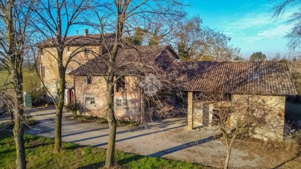 casale in vendita a Bibbiano in zona Barco