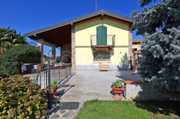 casa indipendente in vendita a Bibbiano