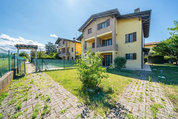 casa indipendente in vendita a Bibbiano in zona Corniano