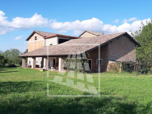 casa indipendente in vendita a Bibbiano