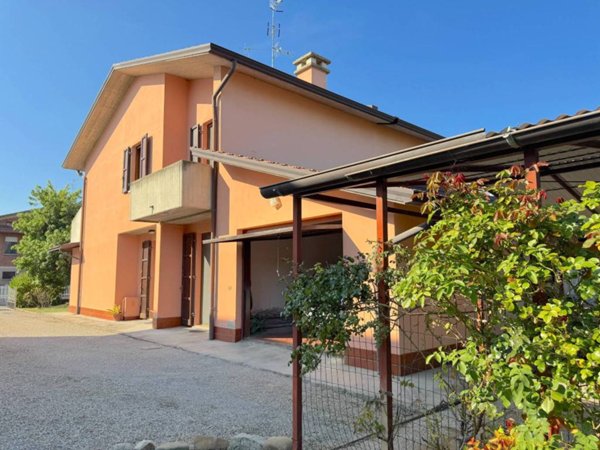 casa indipendente in vendita a Bibbiano