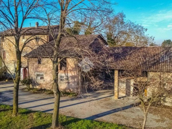 casa indipendente in vendita a Bibbiano in zona Barco