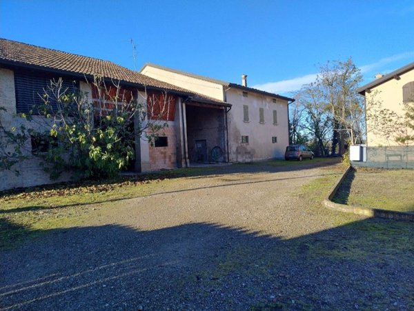 casale in vendita a Bibbiano in zona Barco