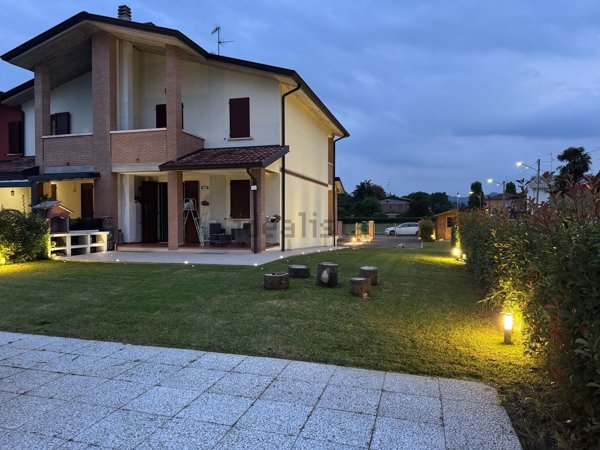 casa indipendente in vendita a Bibbiano