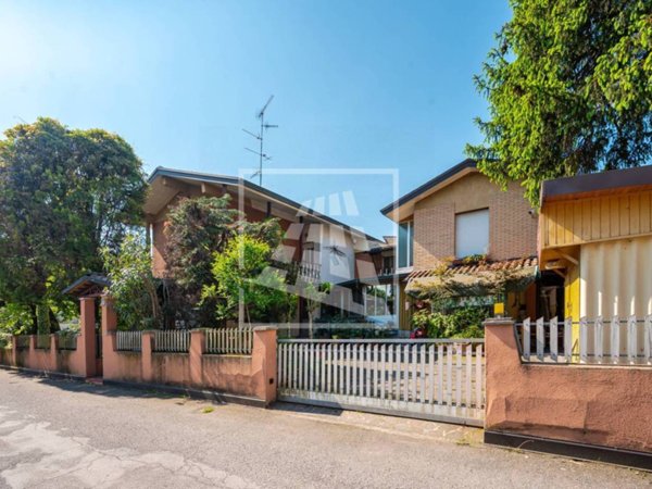 casa indipendente in vendita a Bibbiano in zona Barco