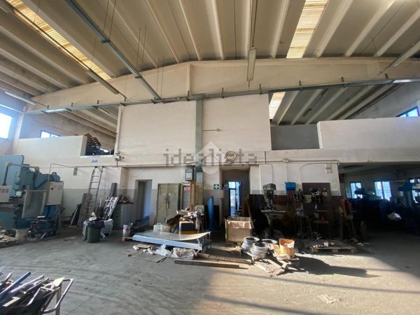 locale commerciale in vendita a Bibbiano in zona Barco