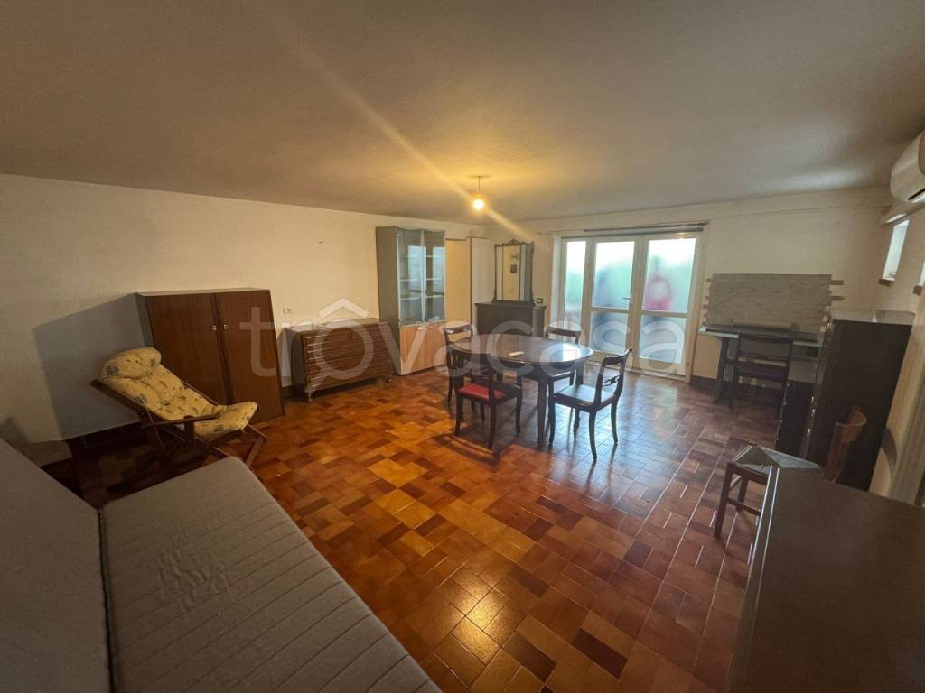 negozio in vendita a Bibbiano