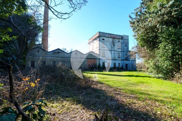 locale di sgombero in vendita a Bibbiano in zona Barco