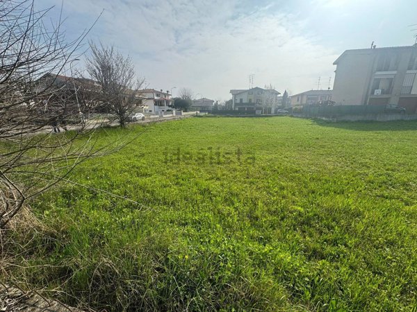 terreno edificabile in vendita a Bibbiano