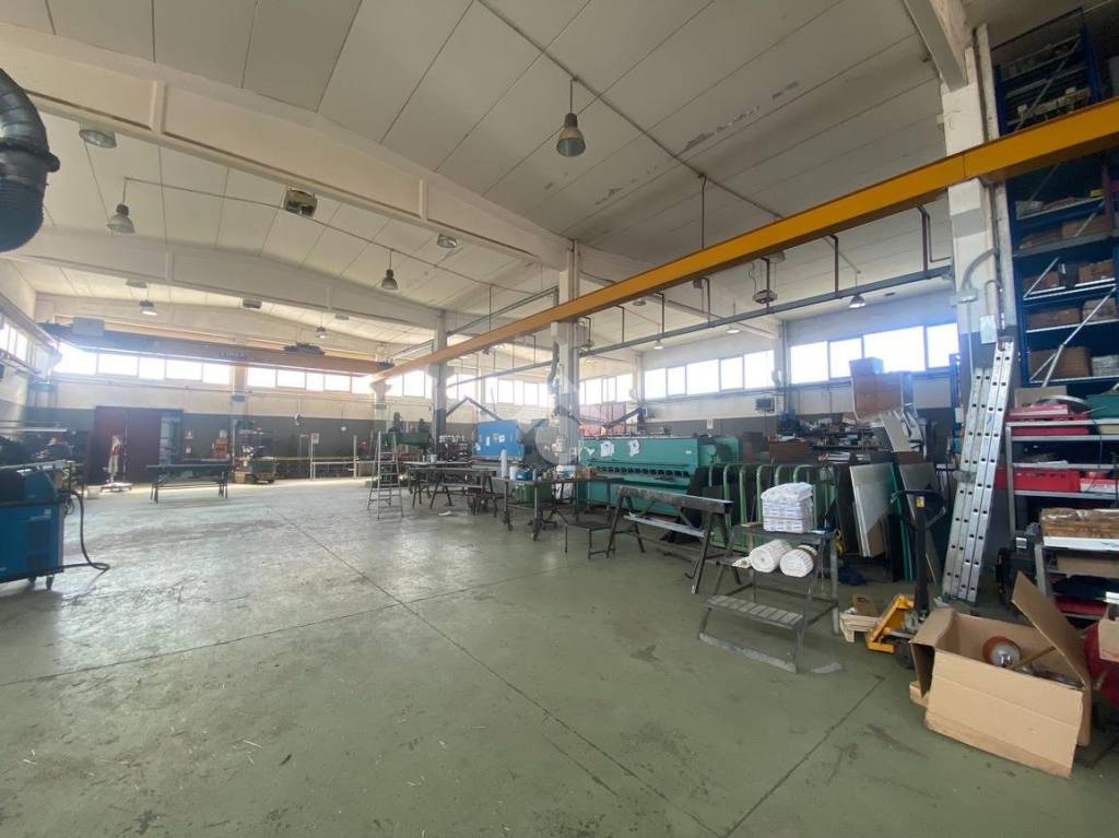 locale commerciale in vendita a Bibbiano in zona Barco